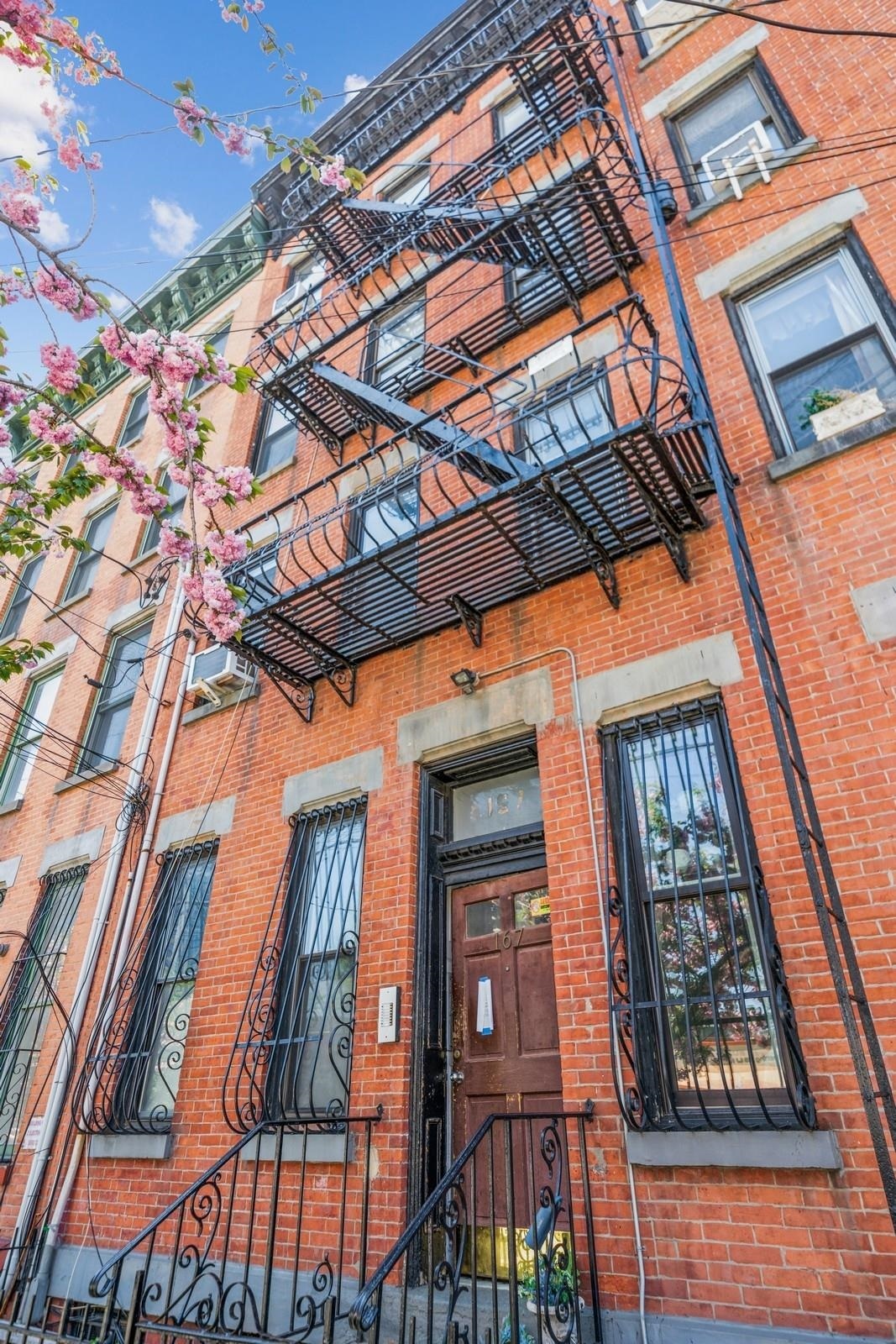 Property Photo: 167 Christopher Columbus Dr 1R NJ 07302