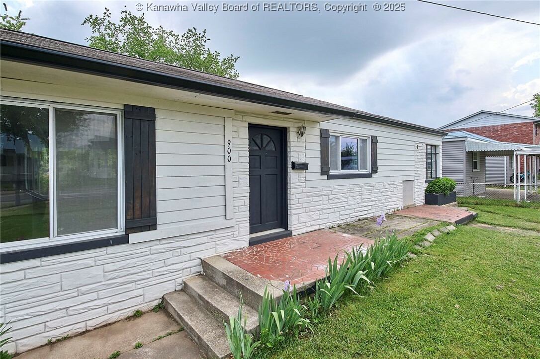 Property Photo: 900 Main Avenue WV 25143