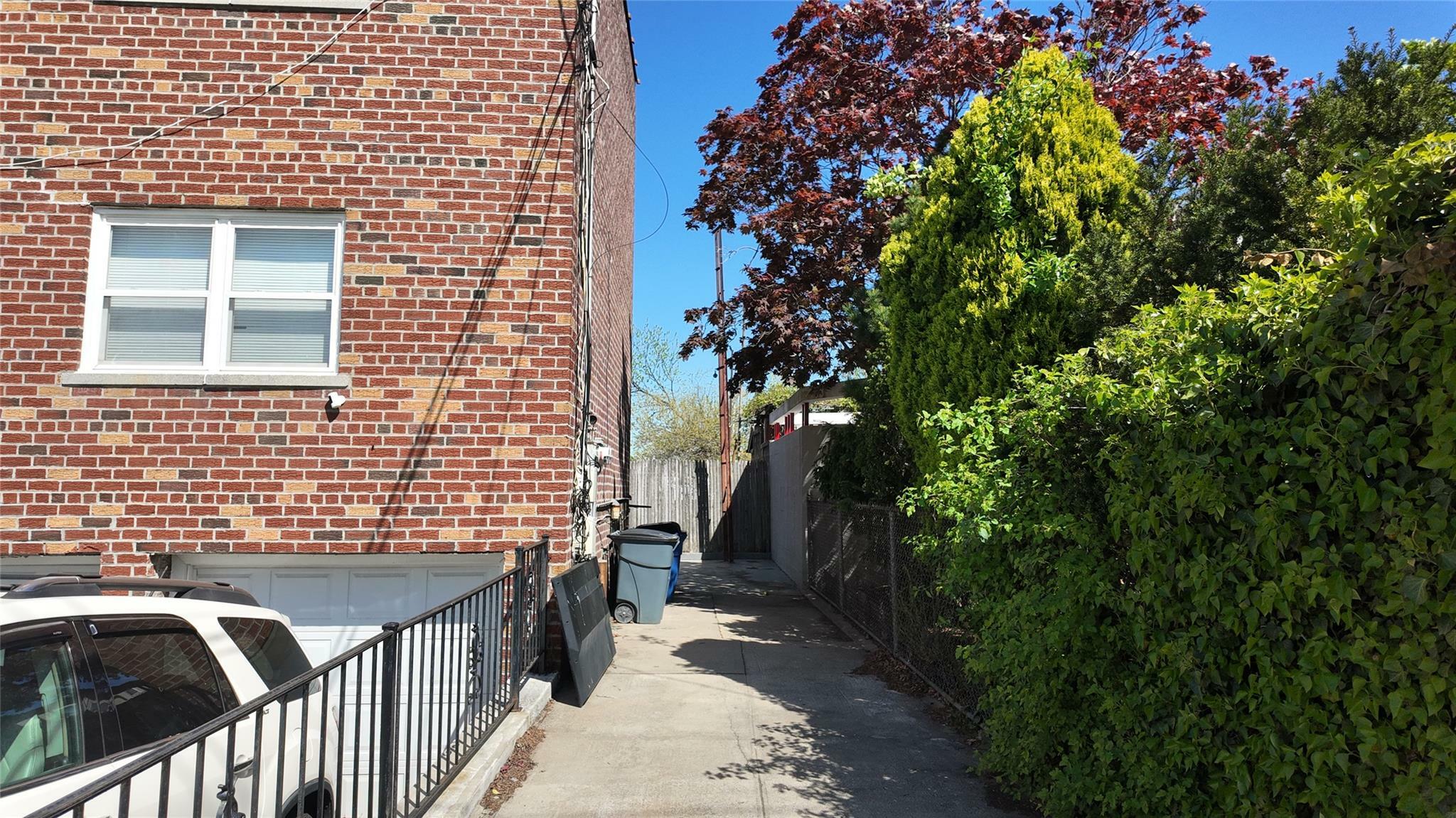 Property Photo:  2703 Waterbury Avenue  NY 10461 