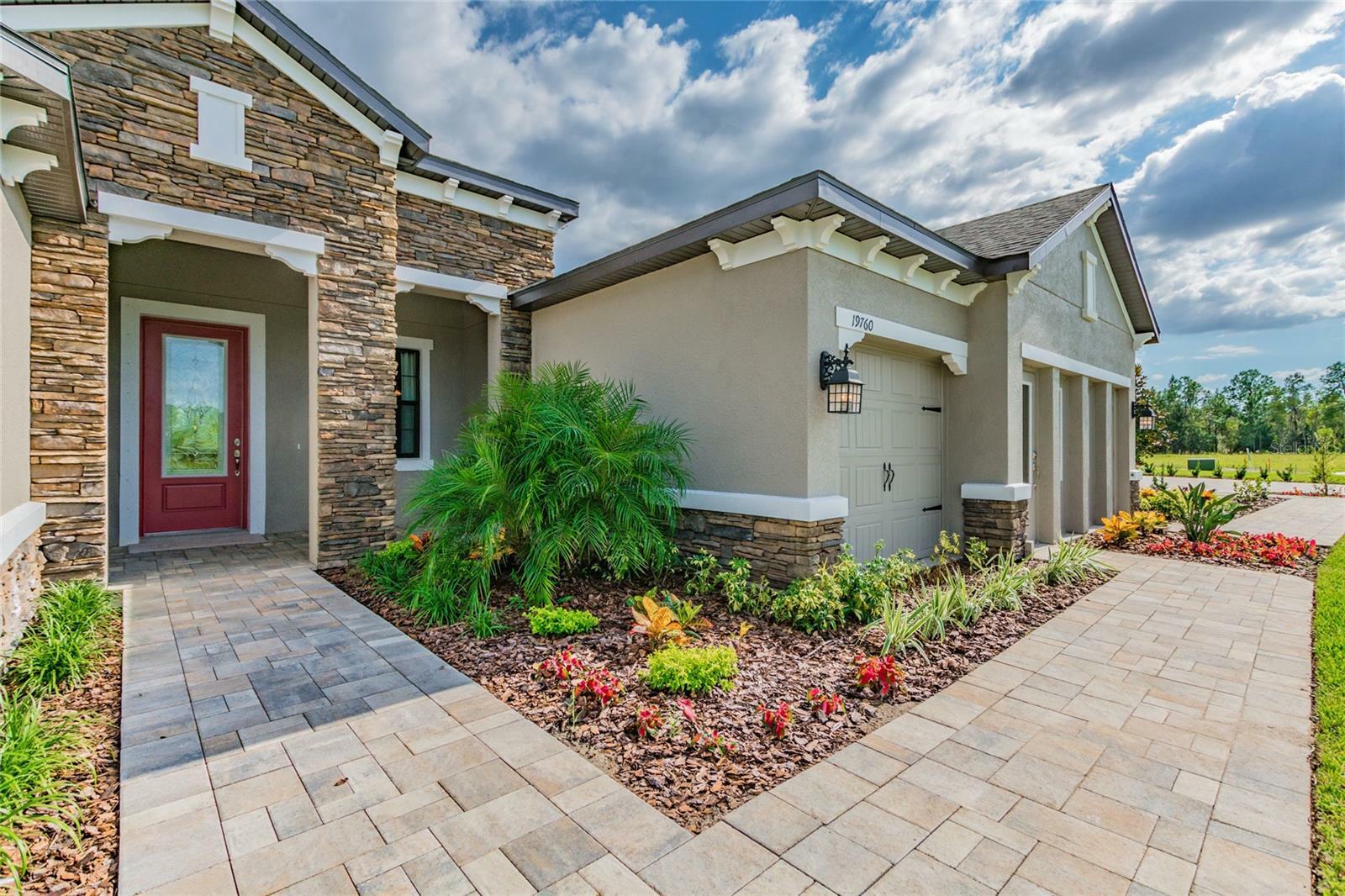 Property Photo: 712 Estates Boulevard FL 34689