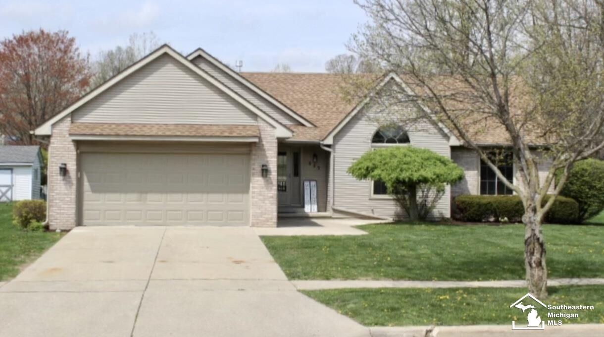 Property Photo:  805 Donnalee Drive  MI 48162 