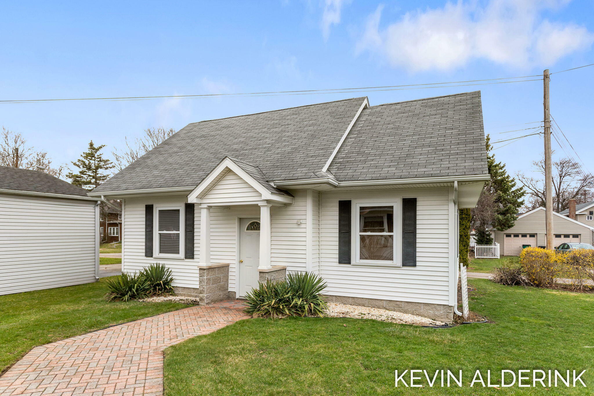 Property Photo:  201 N Woodworth Street  MI 48817 