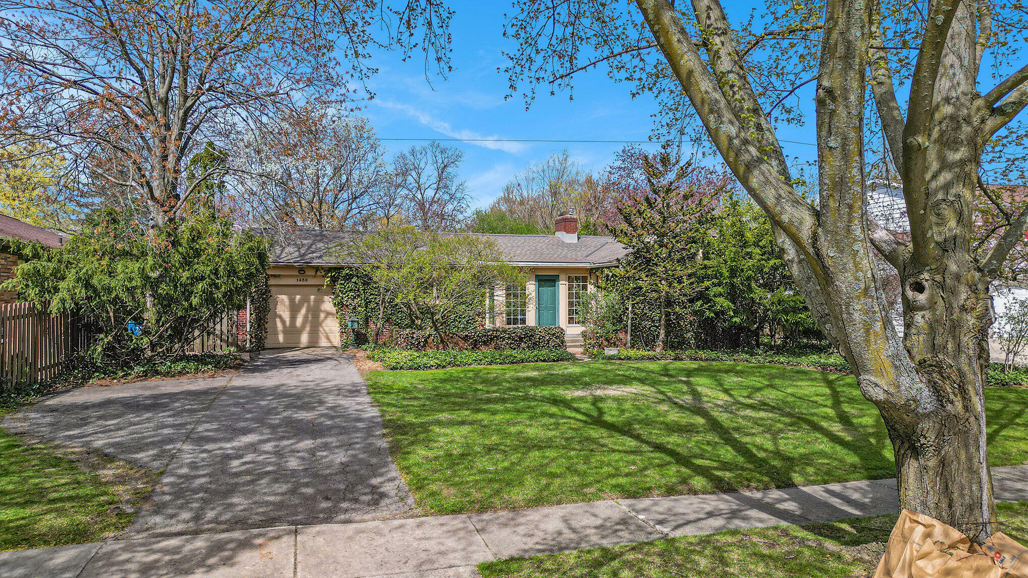 1439 Sherwood Avenue SE  Grand Rapids MI 49506 photo