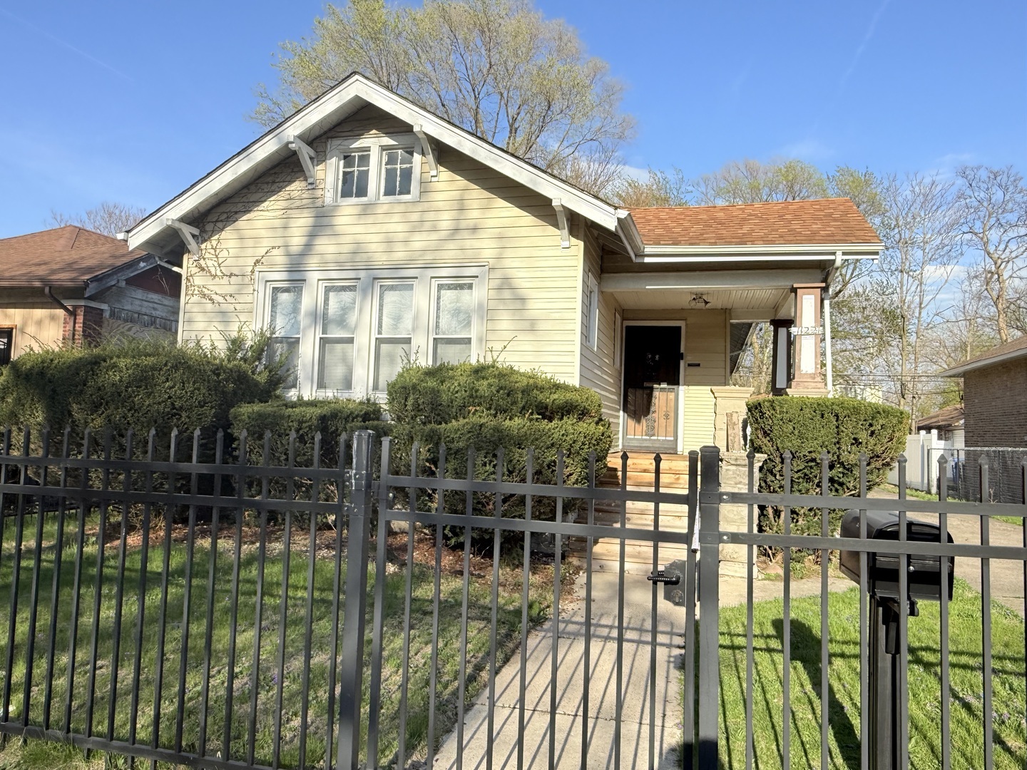 Property Photo: 11221 S Parnell Avenue IL 60628