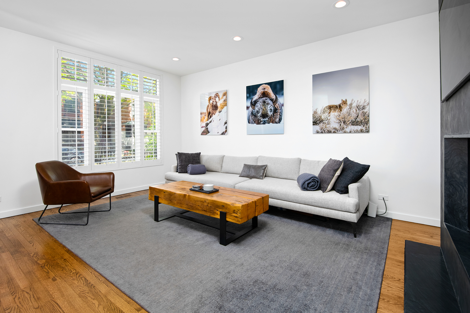 Property Photo: 2131 W Cortland Street IL 60647