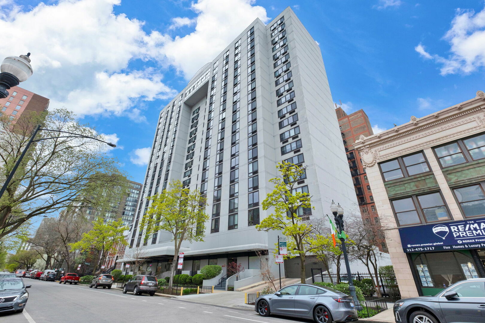 1221 N Dearborn Parkway 403S  Chicago IL 60610 photo