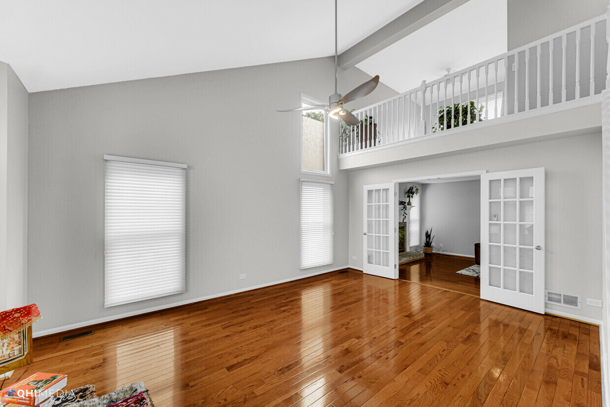 Property Photo: 2870 Roslyn Lane E IL 60089