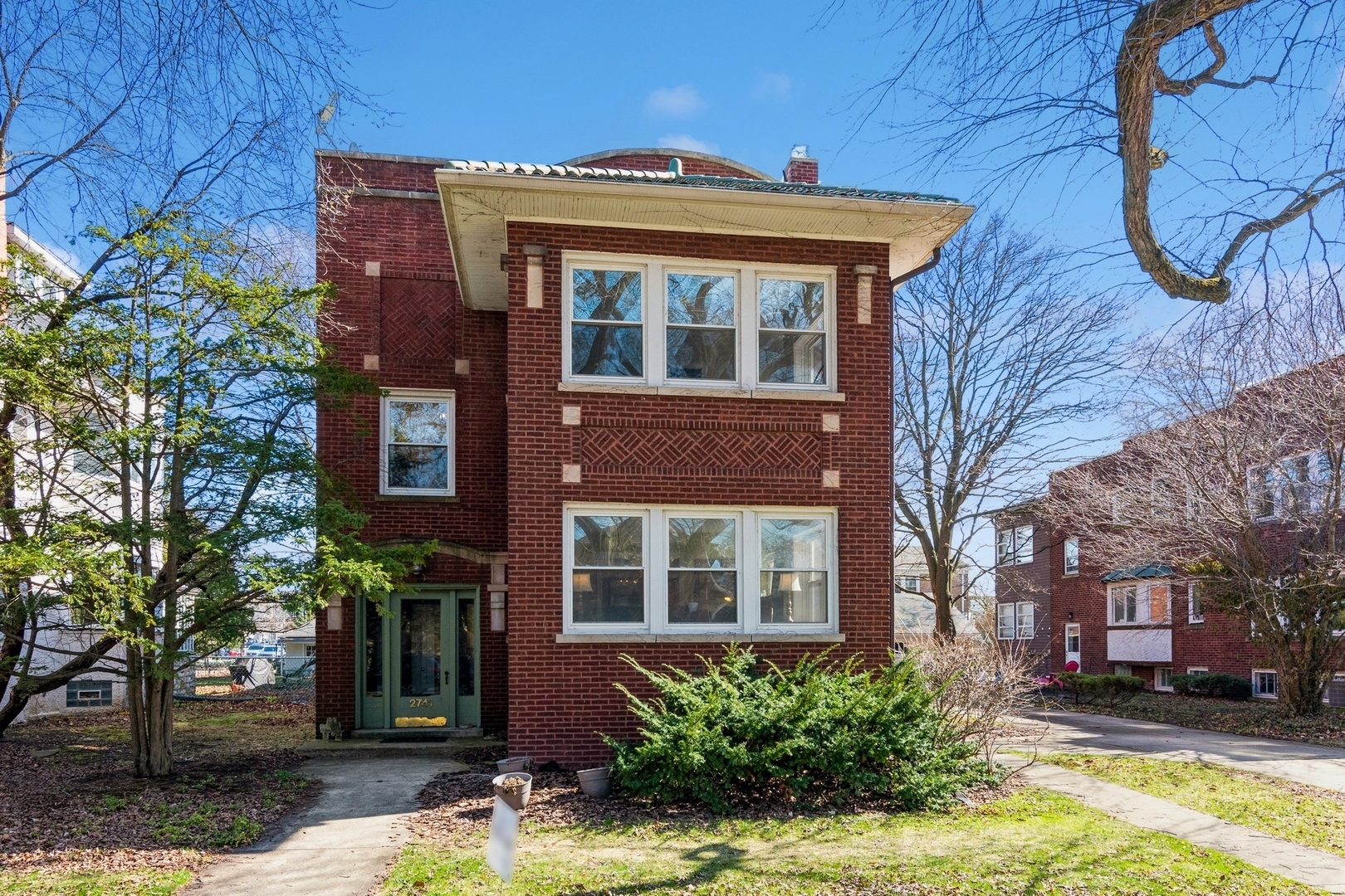 Property Photo: 2741 Eastwood Avenue IL 60201