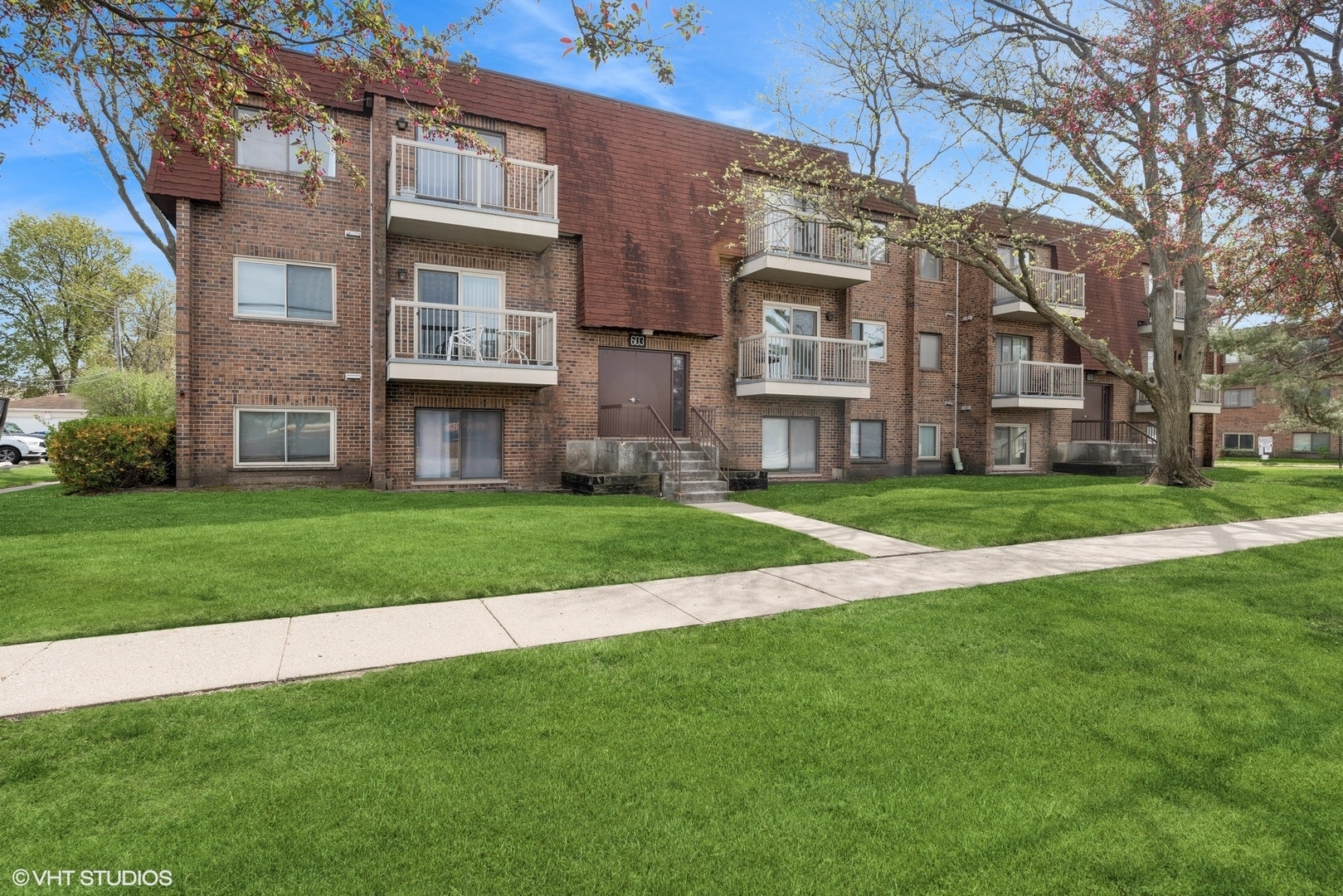 Property Photo: 603 W Central Road C5 IL 60056