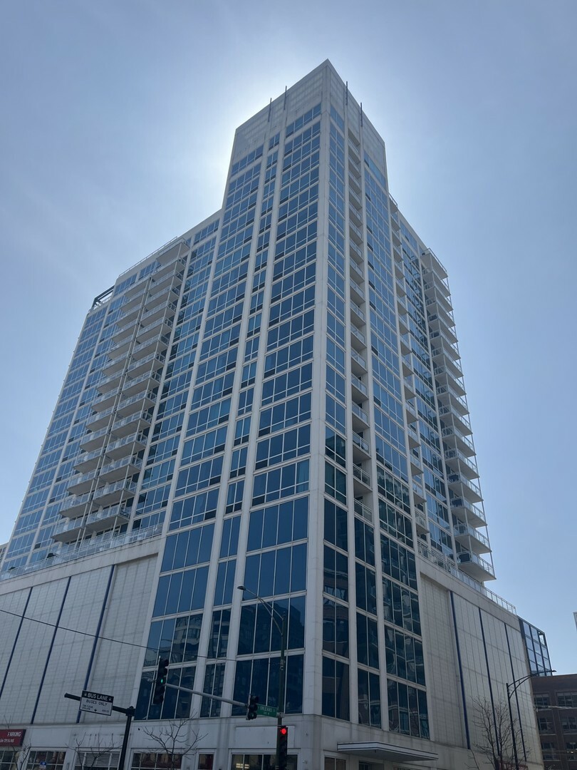757 N Orleans Street 1406  Chicago IL 60654 photo