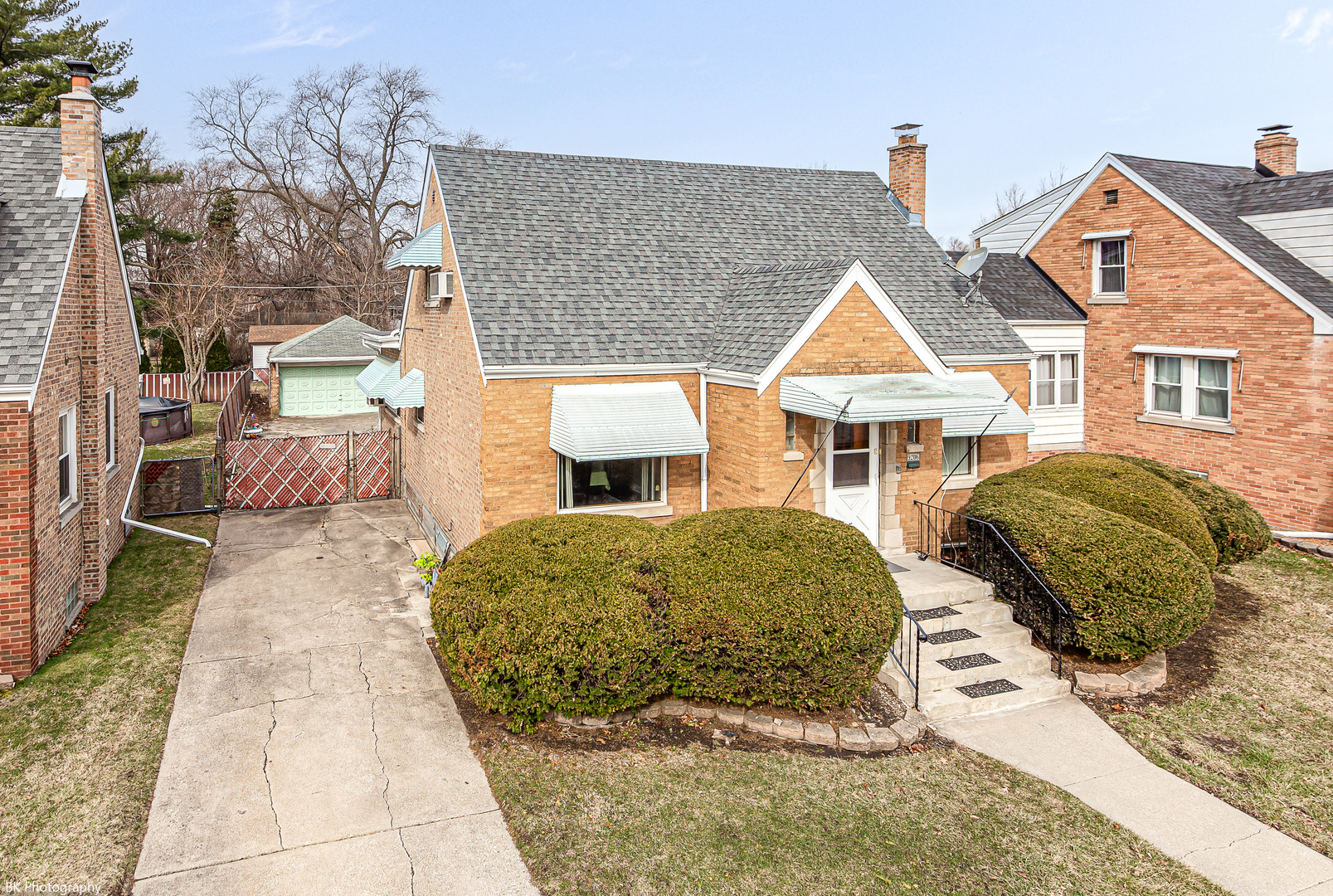 Property Photo: 9206 S 52nd Avenue IL 60453