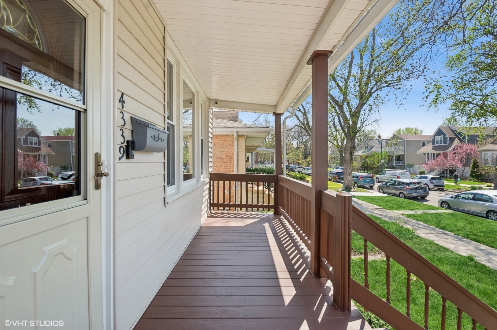 Property Photo: 4339 N Ridgeway Avenue IL 60618
