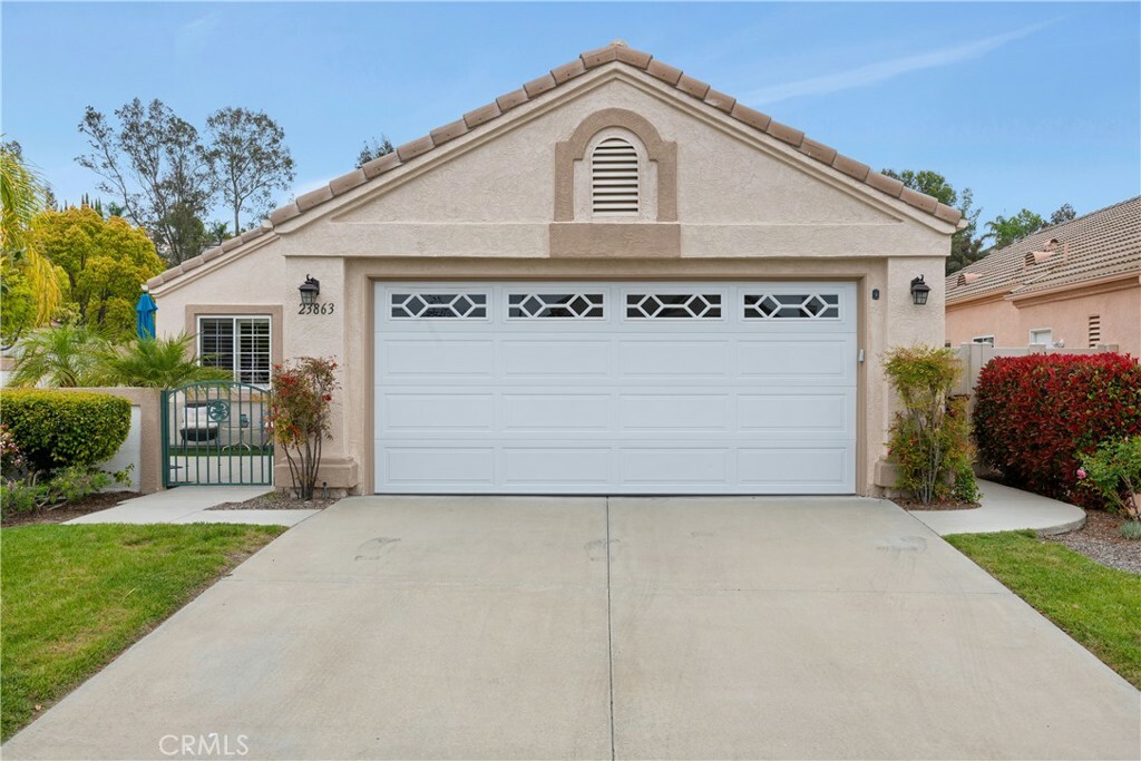 Property Photo: 23863 Via Pamilla CA 92562