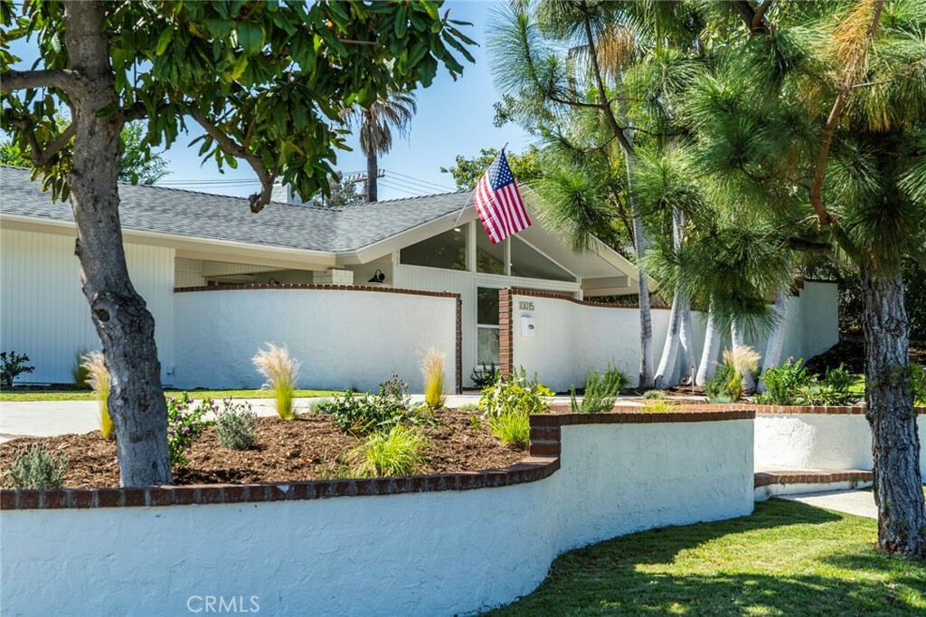 Property Photo: 10015 Santa Gertrudes Avenue CA 90603