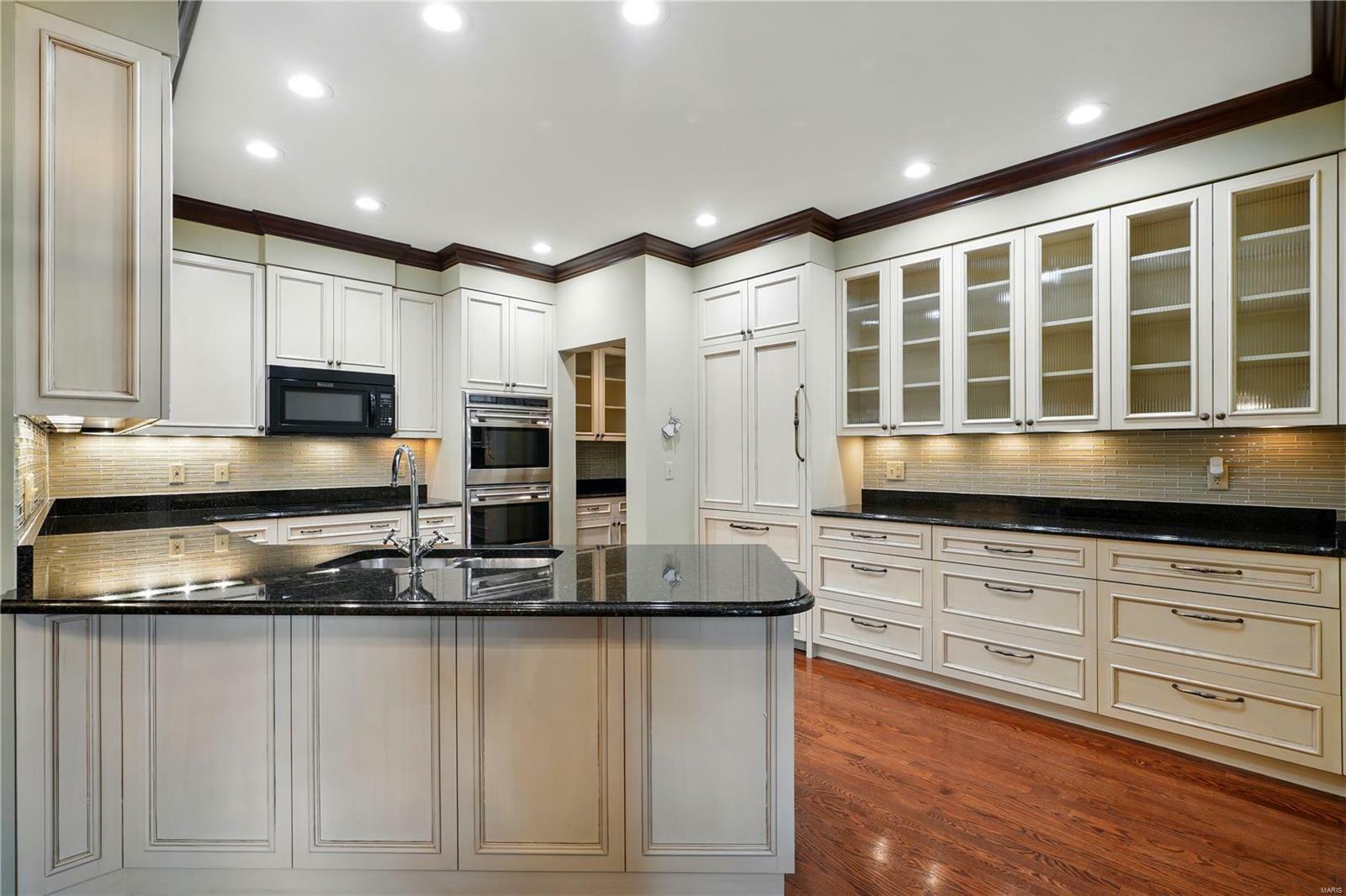Property Photo: 14021 Woods Mill Cove Drive MO 63017