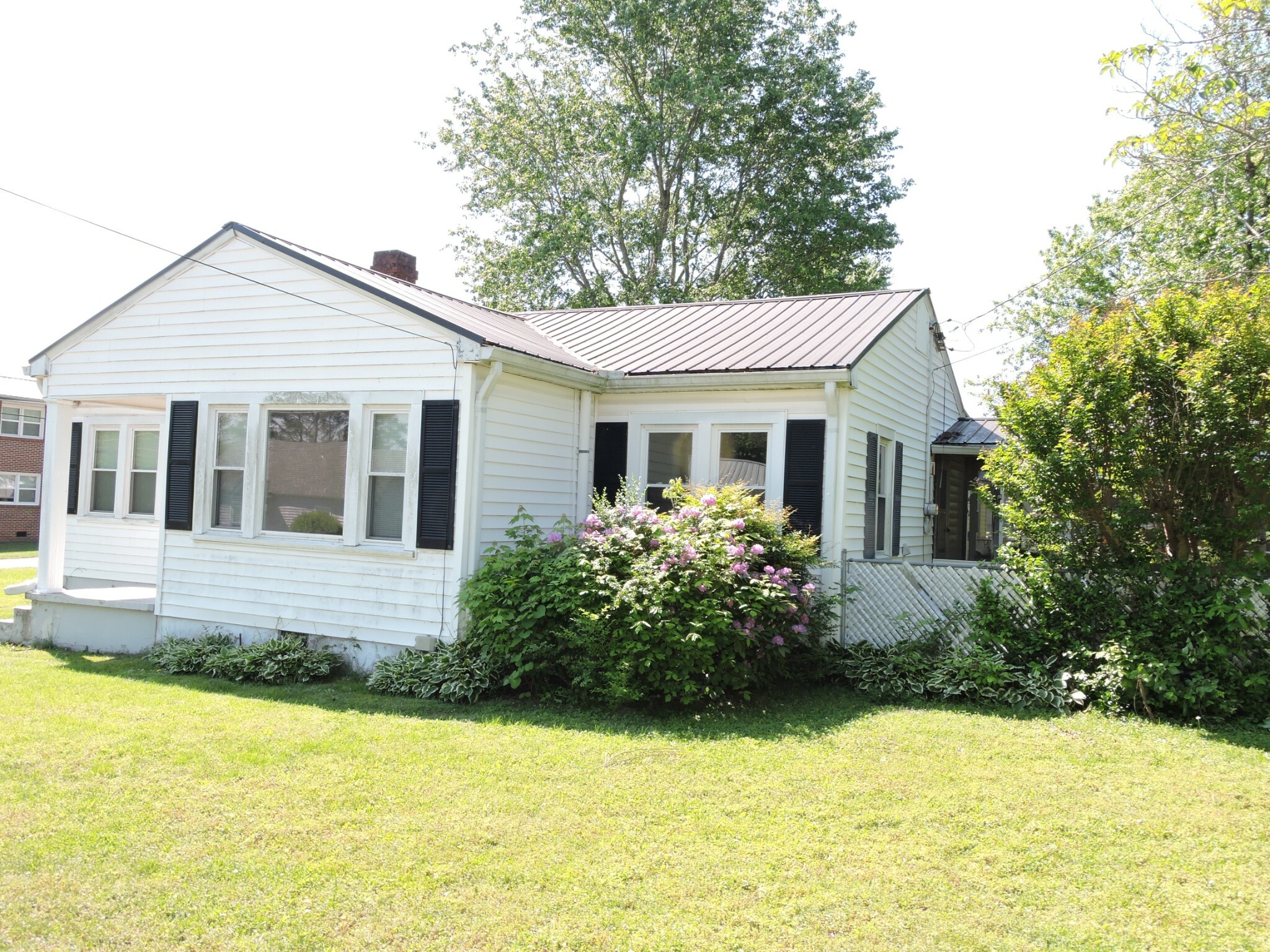 Property Photo: 416 E Harp St TN 37355