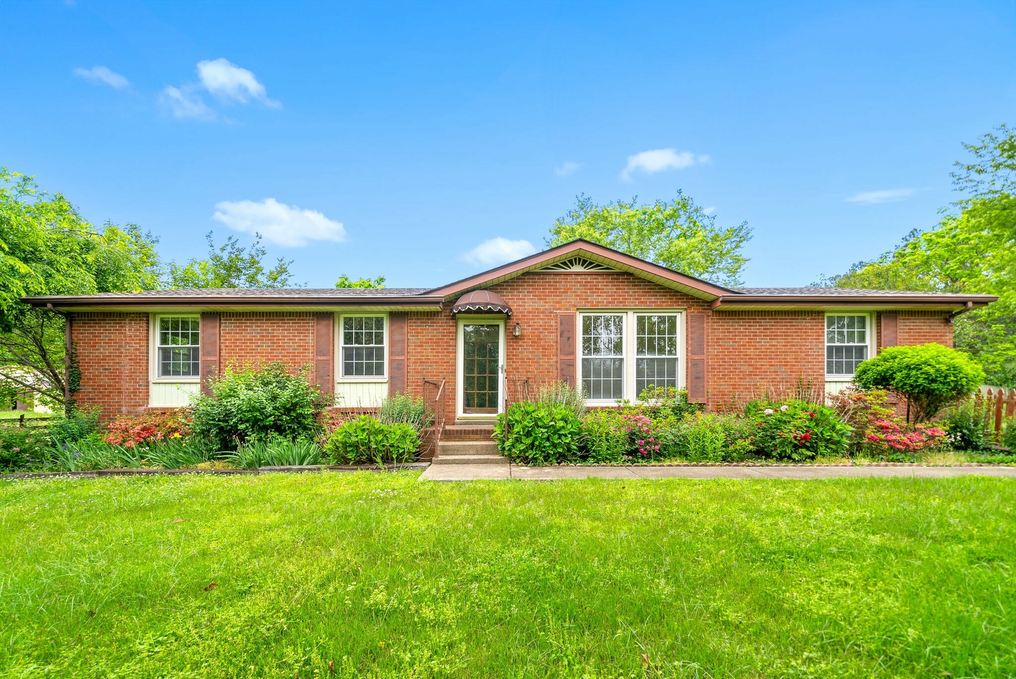 Property Photo: 2037 Ogburn Chapel Rd TN 37042