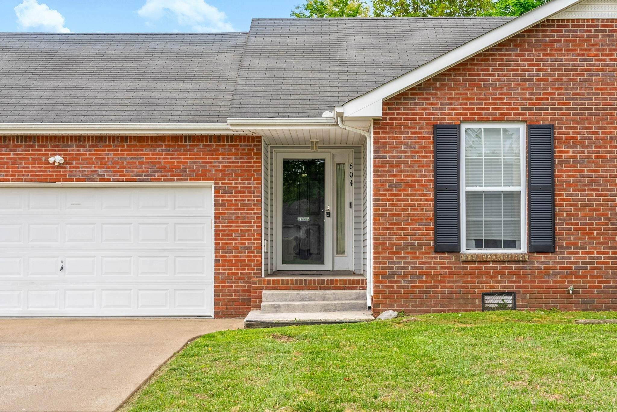 Property Photo: 604 Corinth Ct TN 37040
