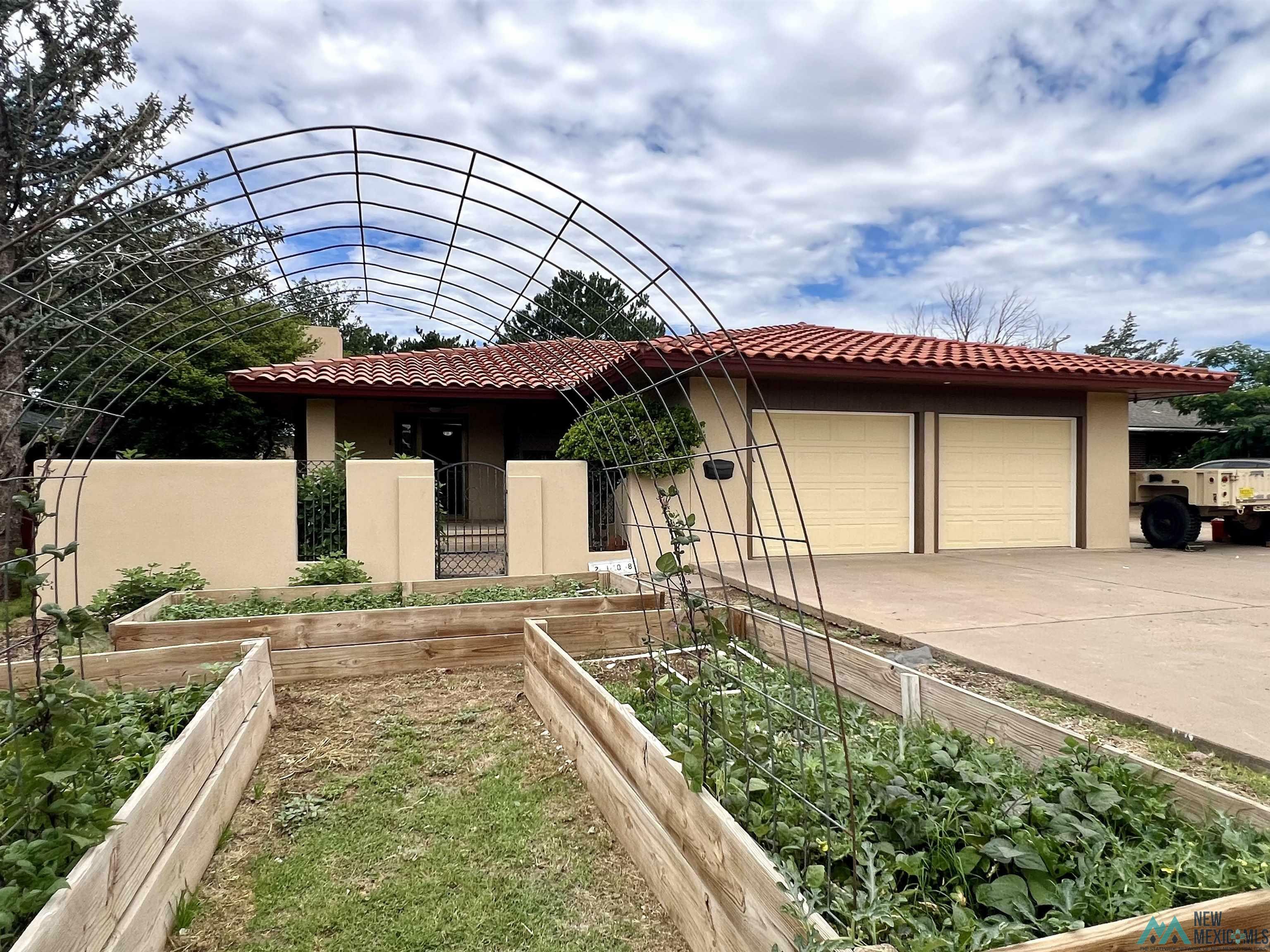 Property Photo: 2108 Gidding Street NM 88101