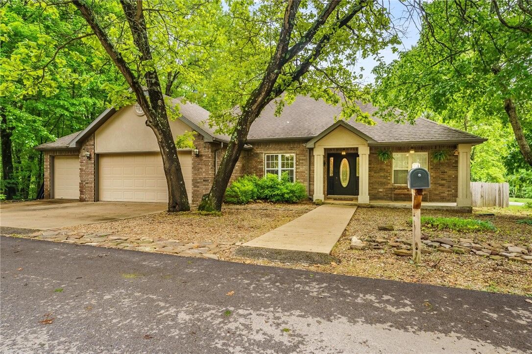 Property Photo:  2 Saxilby Lane  AR 72715 