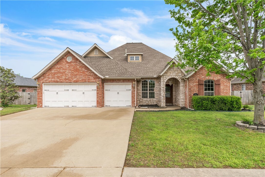 Property Photo: 3905 SW Sycamore Street AR 72713