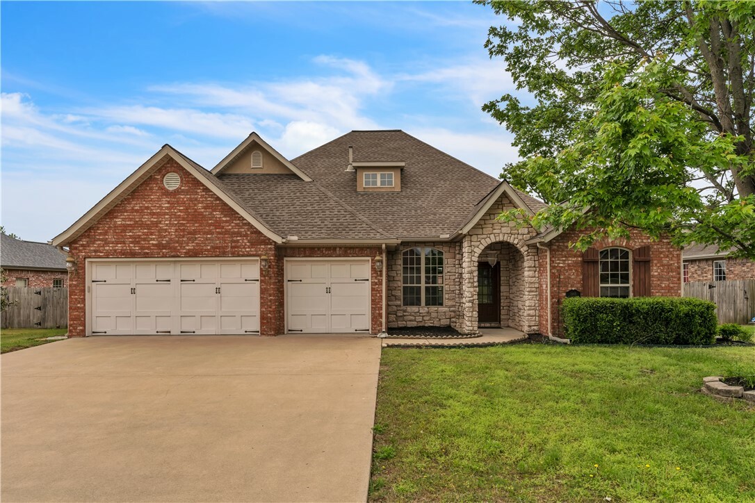 Property Photo: 3905 SW Sycamore Street AR 72713