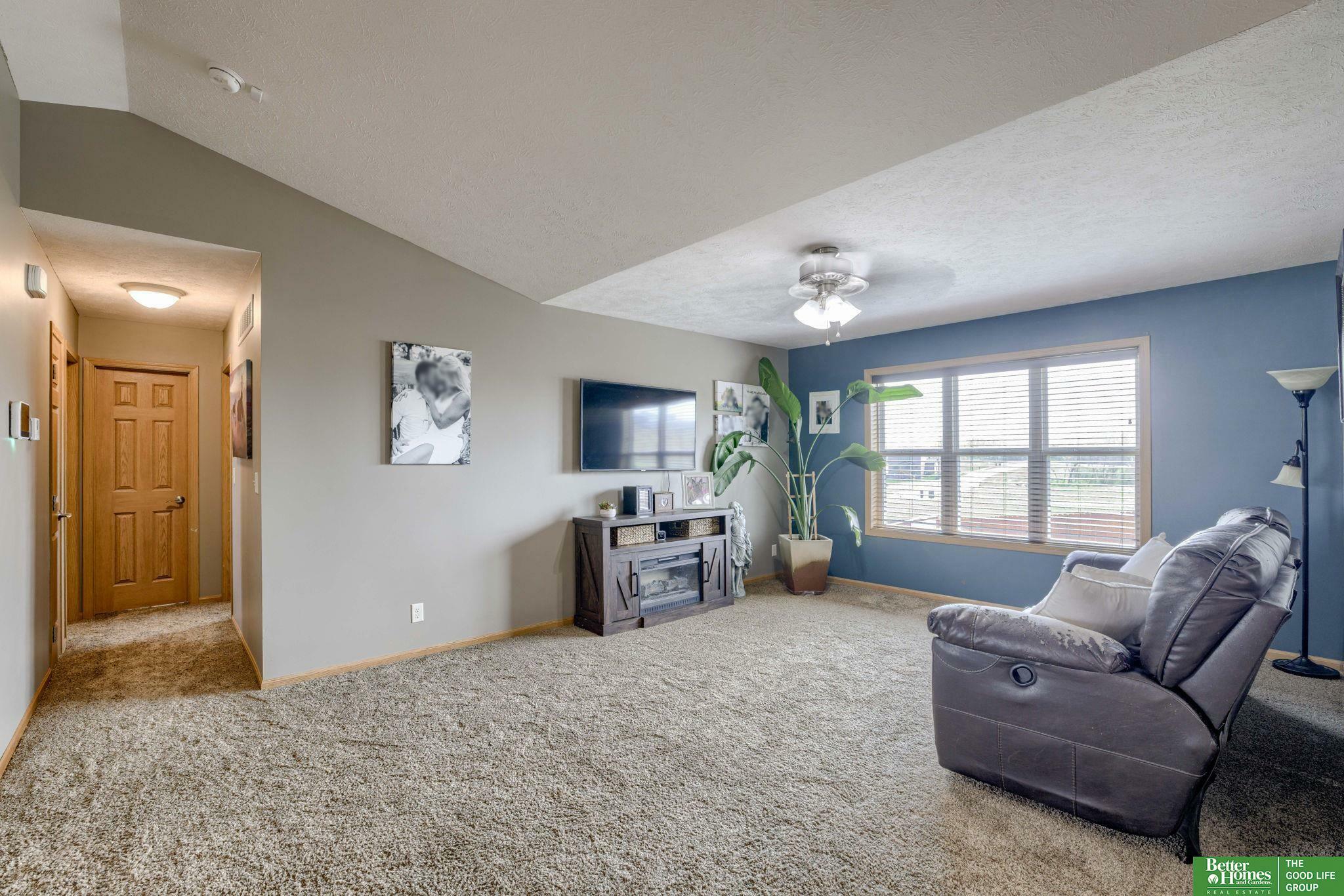 Property Photo: 4401 W Milton Road NE 68528