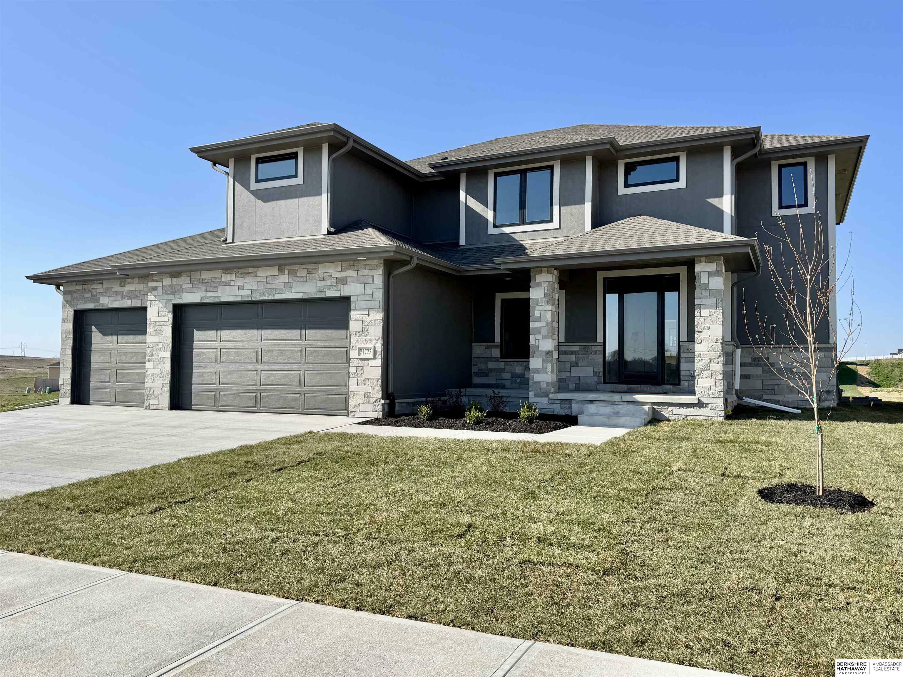 Property Photo: 21722 Parkview Drive NE 68028
