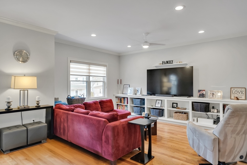 Property Photo:  29 Wadsworth Ave 1  MA 02453 
