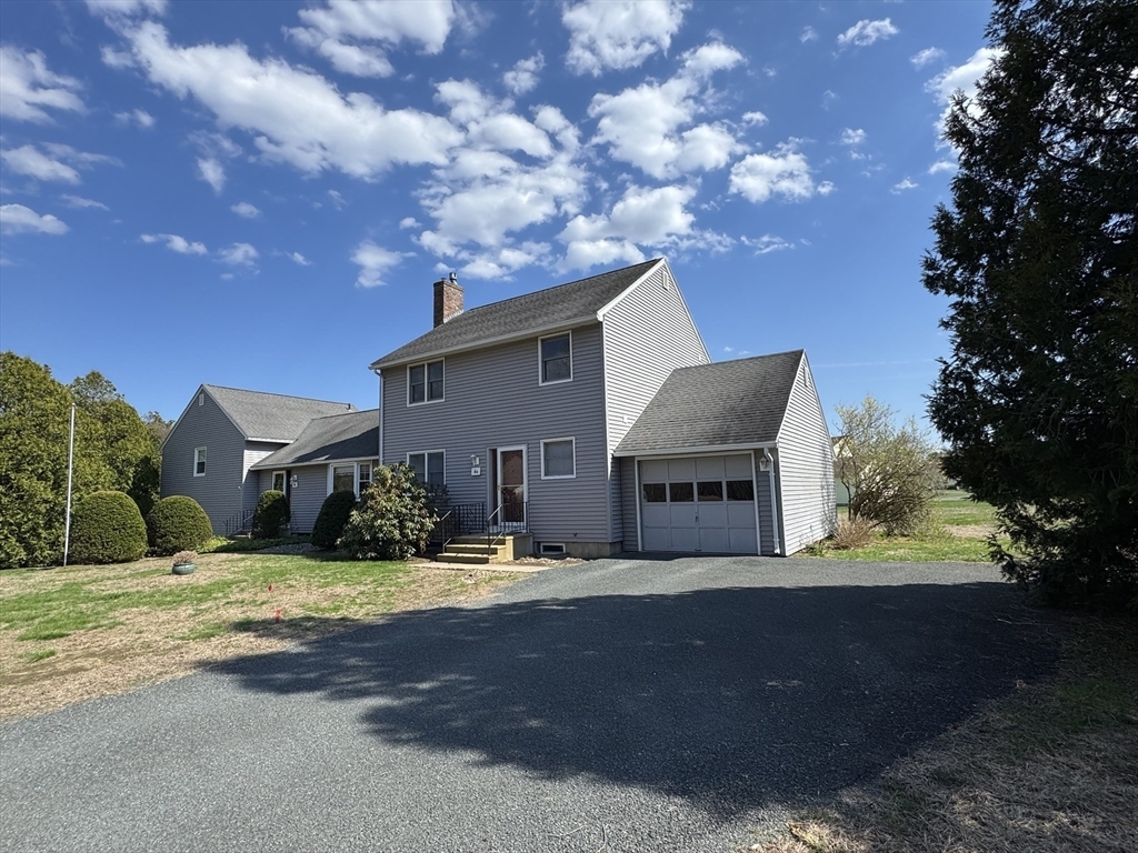 Property Photo: 4 Meadow Oak Ln B MA 01373