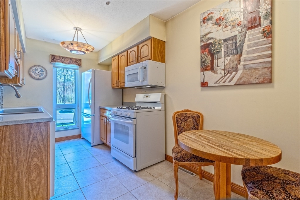 Property Photo: 5 Meadowbrook Ln 5 MA 01069
