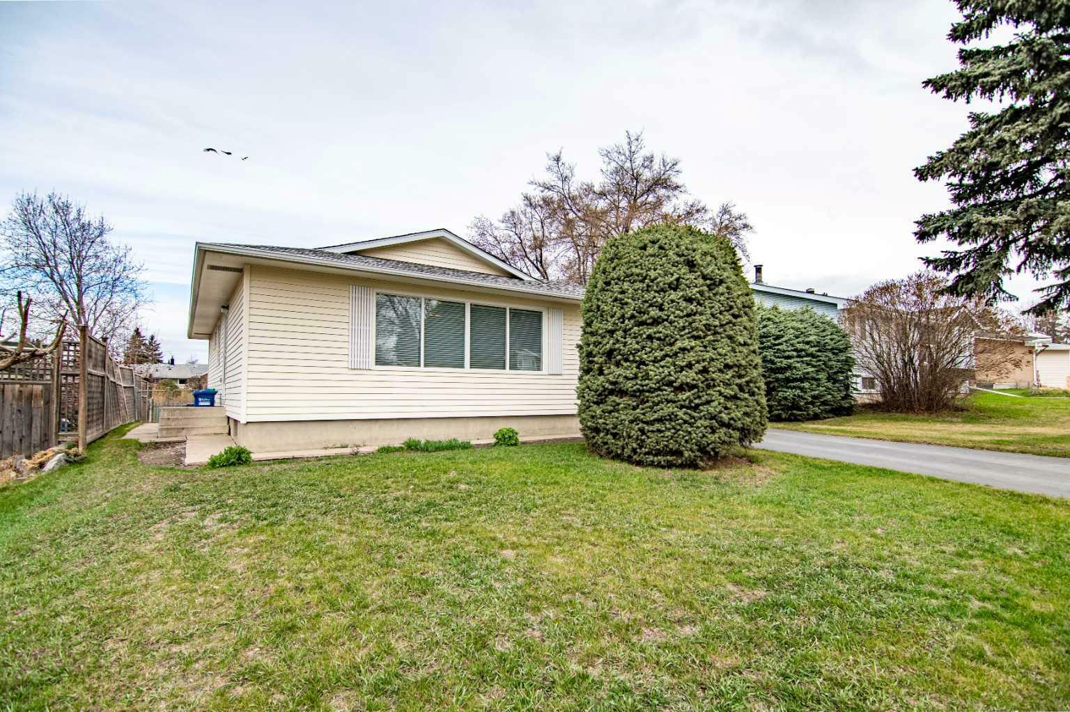 Property Photo: 43 Sherwood Crescent AB T4N 0A5