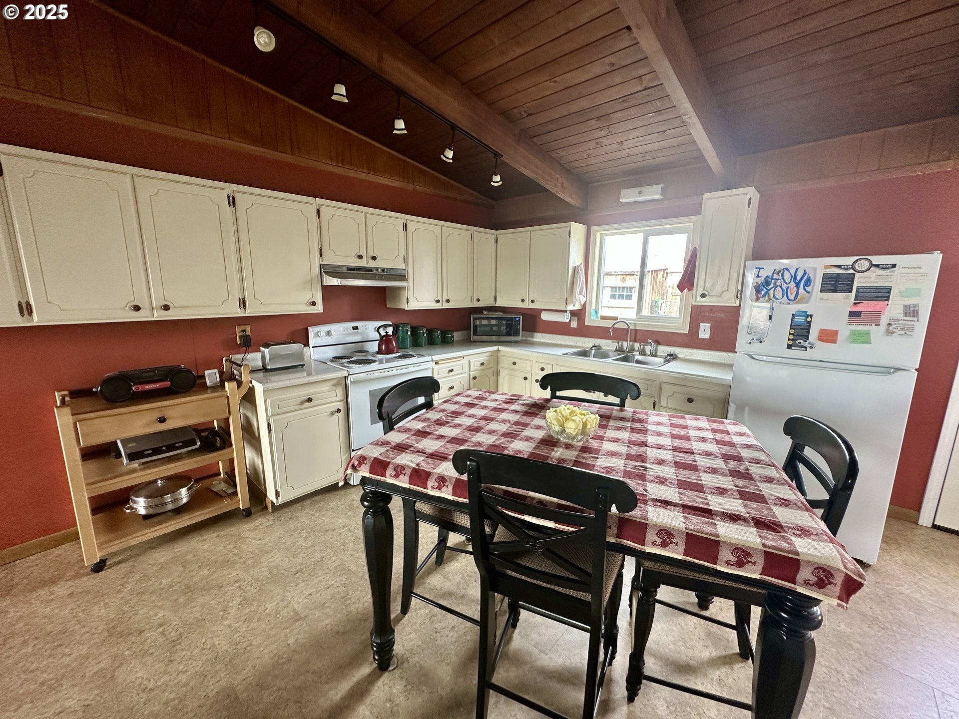 Property Photo: 610 S Roosevelt St WA 98620
