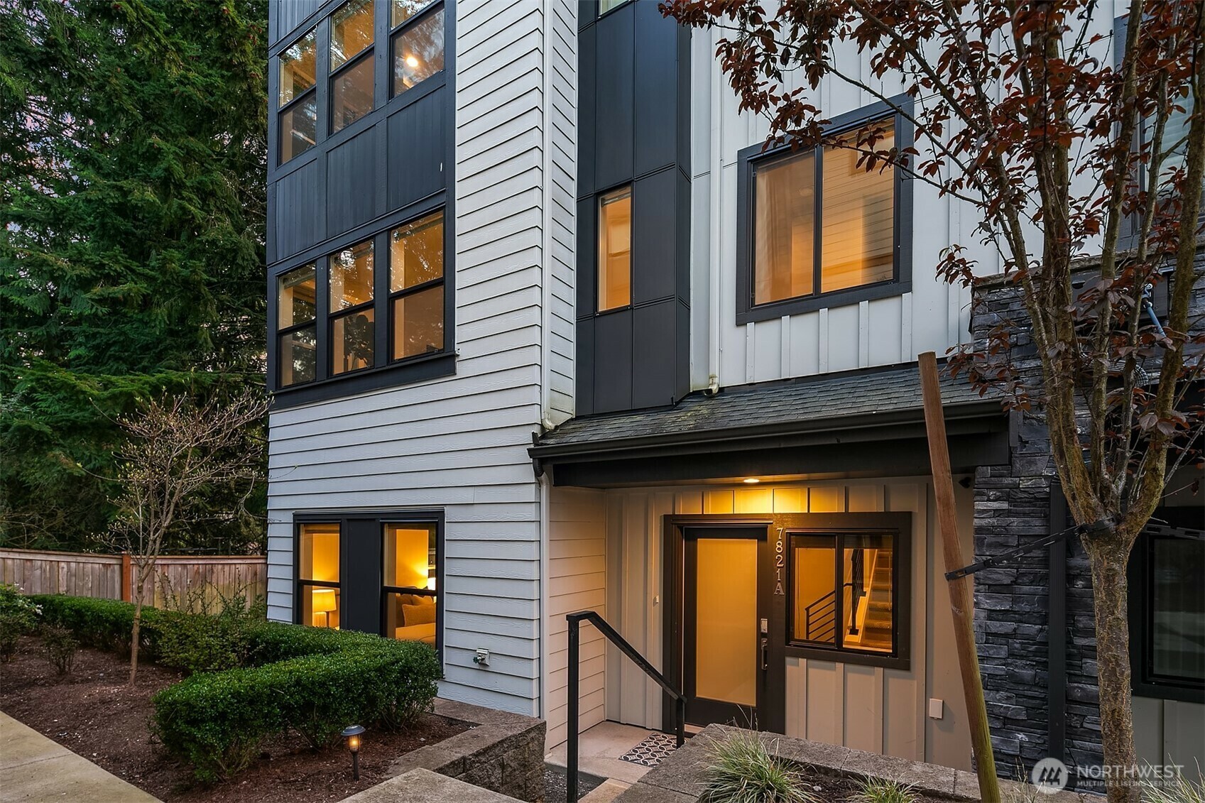 Property Photo: 7821 NE 121st Lane A WA 98034