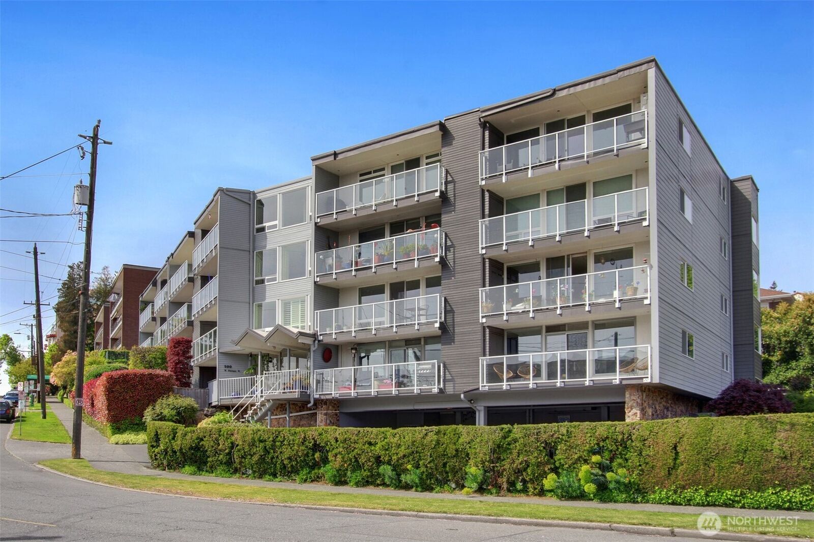 Property Photo:  500 W Olympic Place 104  WA 98119 