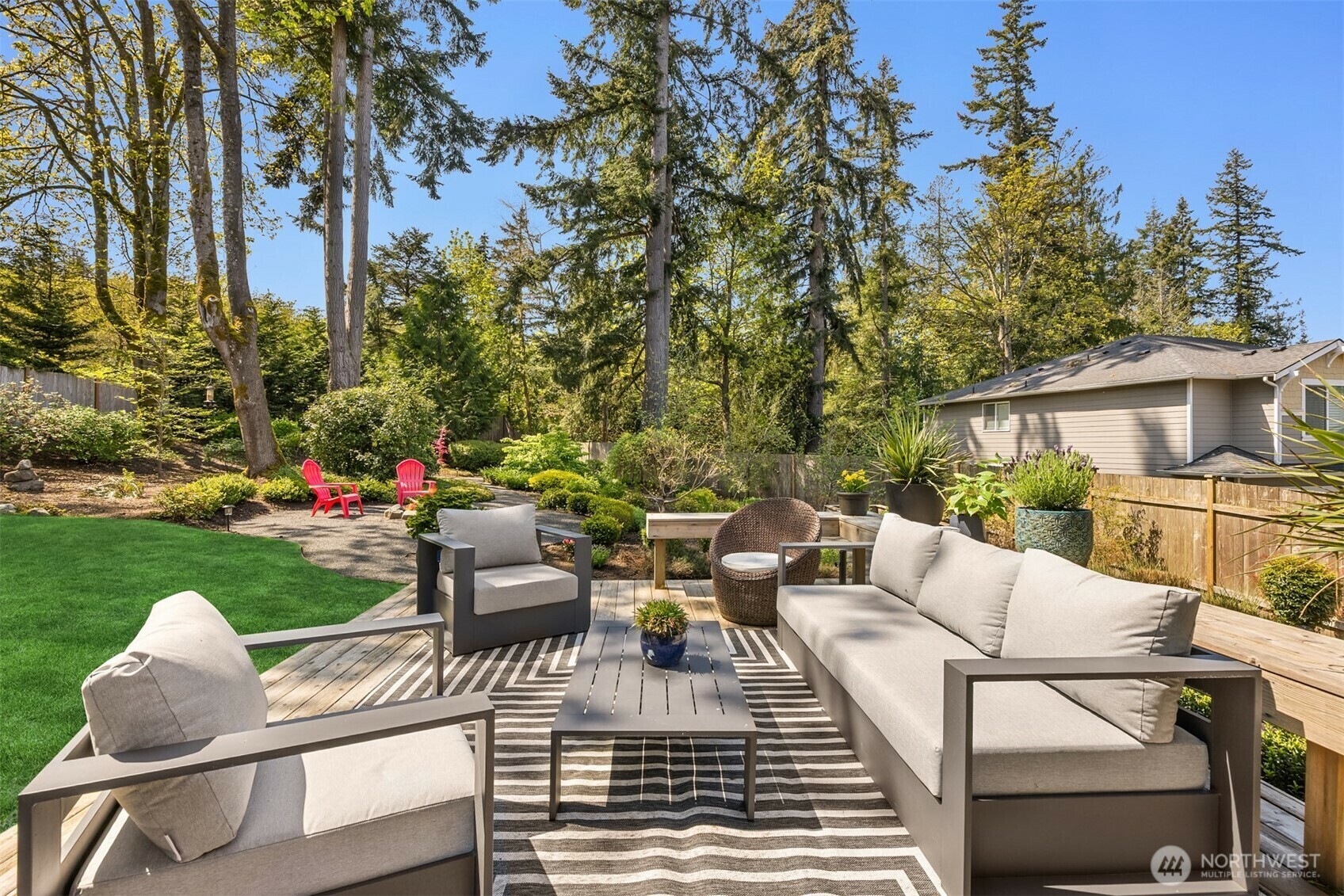 Property Photo: 9165 Burlingame Court NE WA 98110