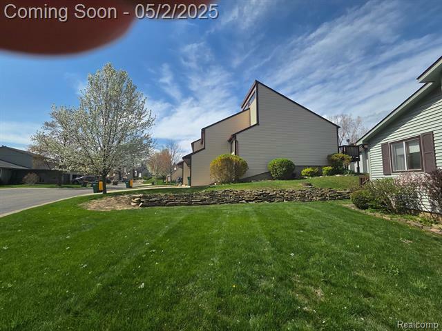 Property Photo: 560 Oakbrook Circle MI 48433