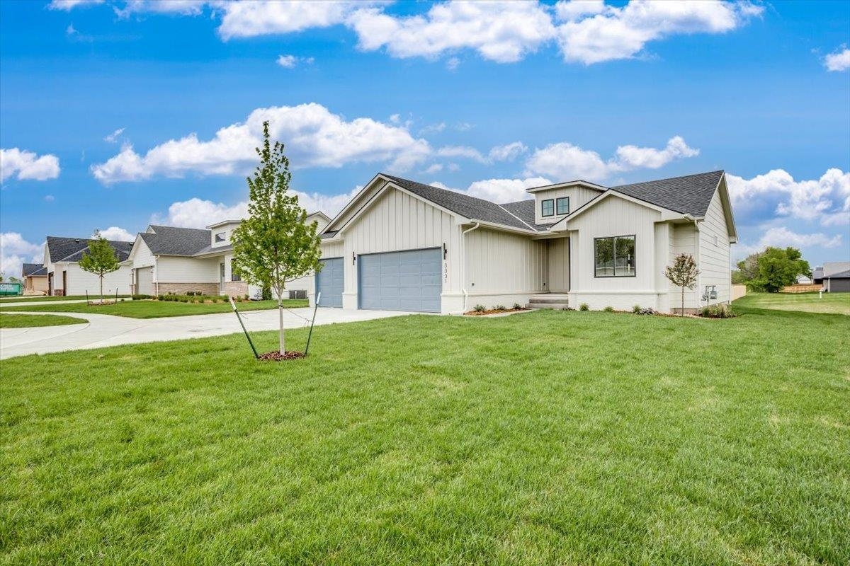 Property Photo: 3331 S Linden Ct KS 67210