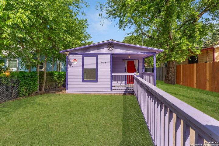 Property Photo:  918 S Hamilton Ave  TX 78207 