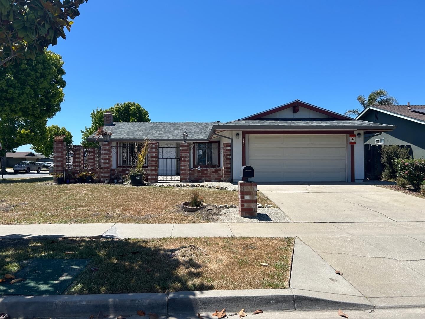 Property Photo:  983 Flint Way  CA 93907 