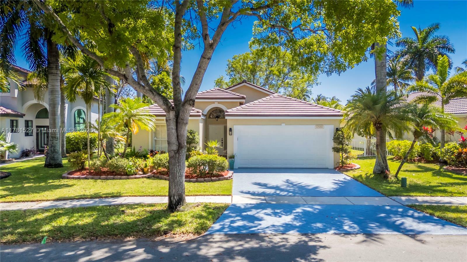 Property Photo: 17588 SW 11th St FL 33029