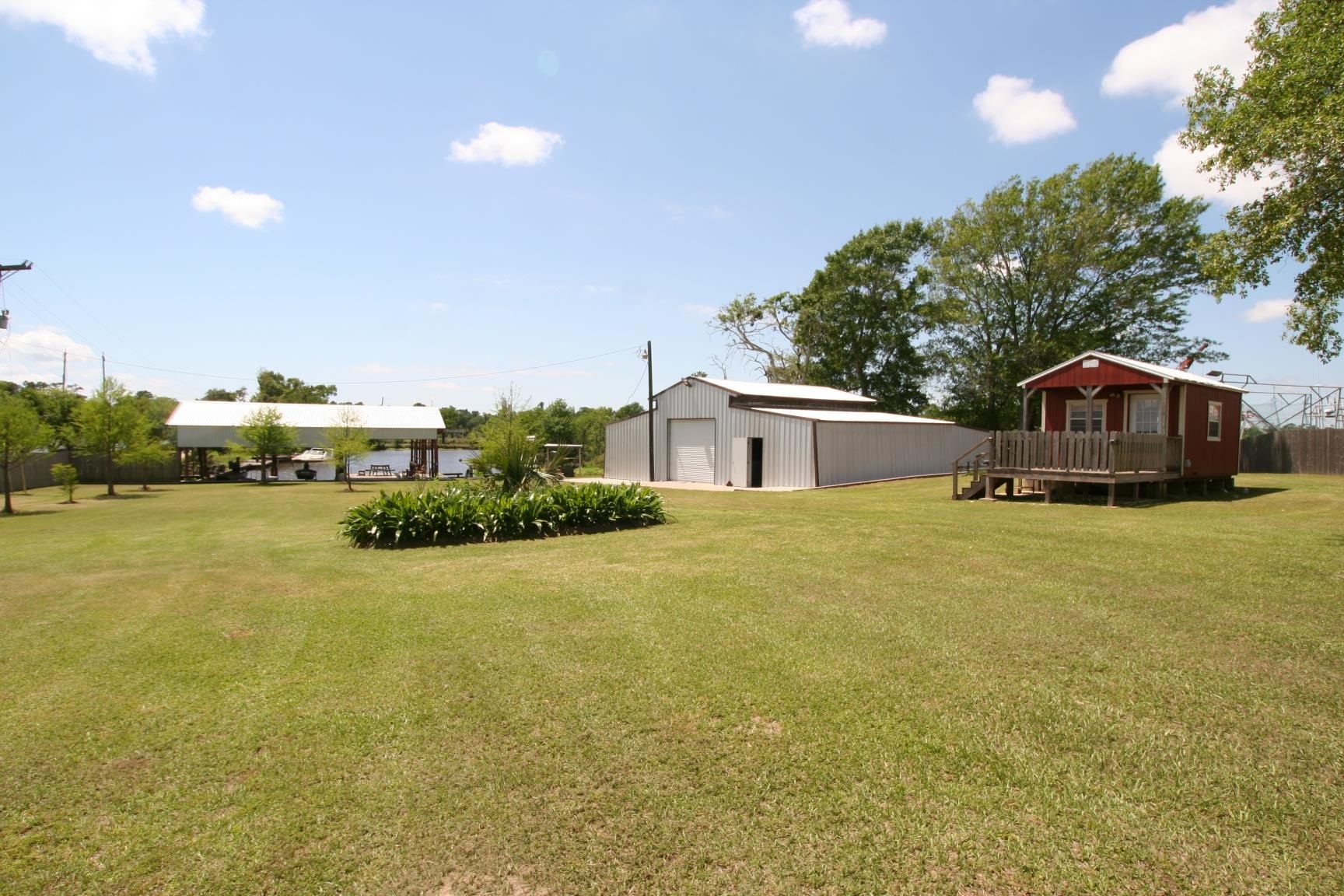 Property Photo: 212 Myers St TX 77630