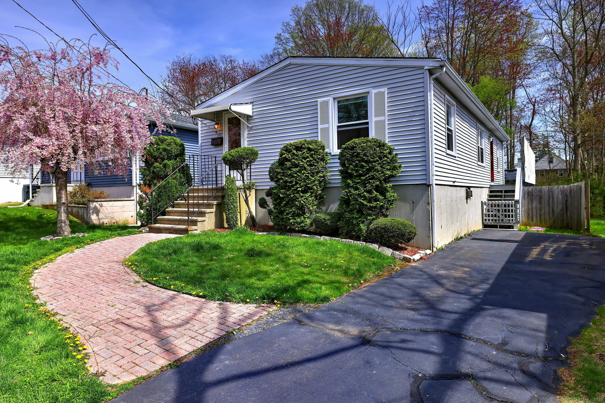 Property Photo: 137 Harding Avenue CT 06516