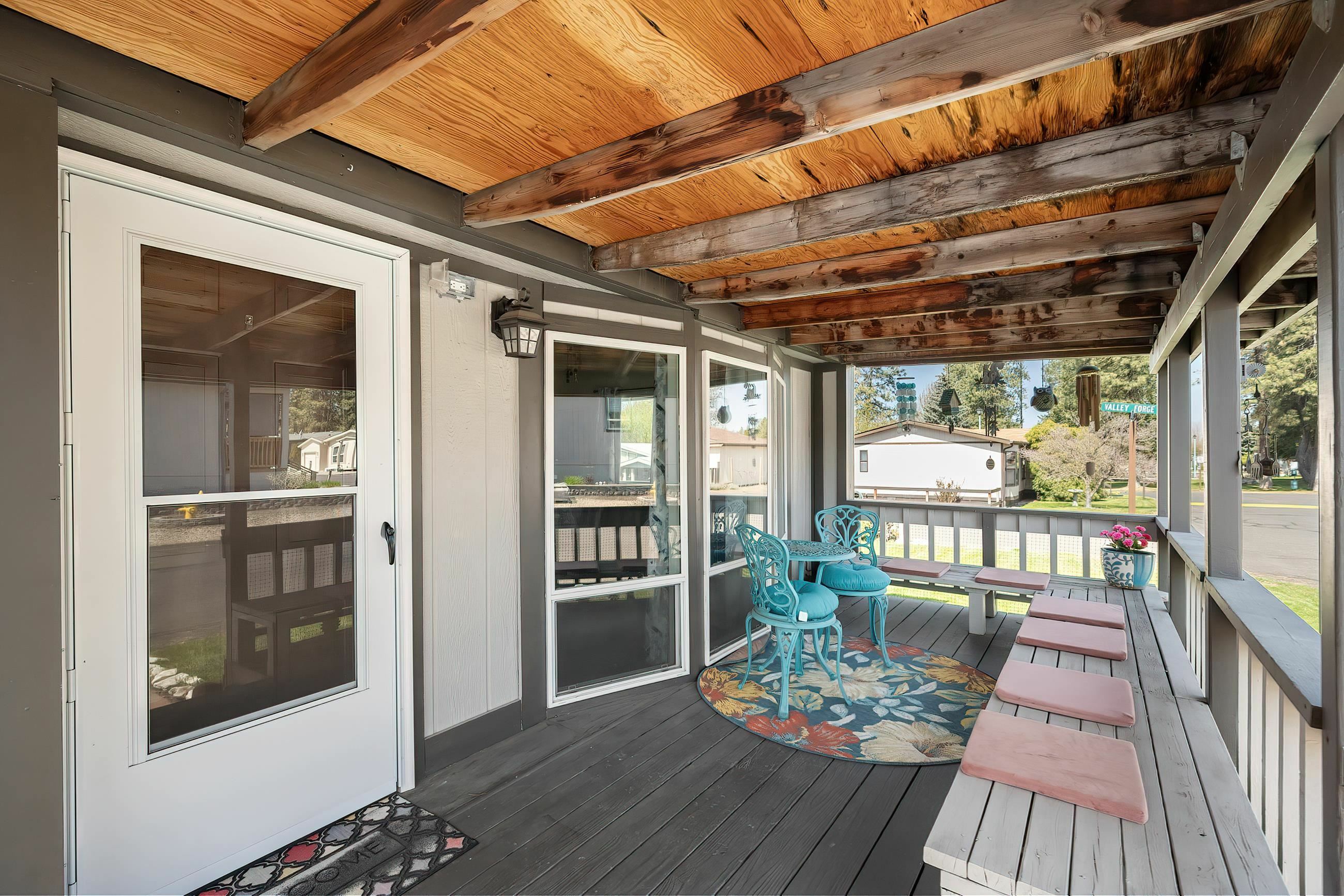 Property Photo: 3320 E Valley Forge Ln WA 99021