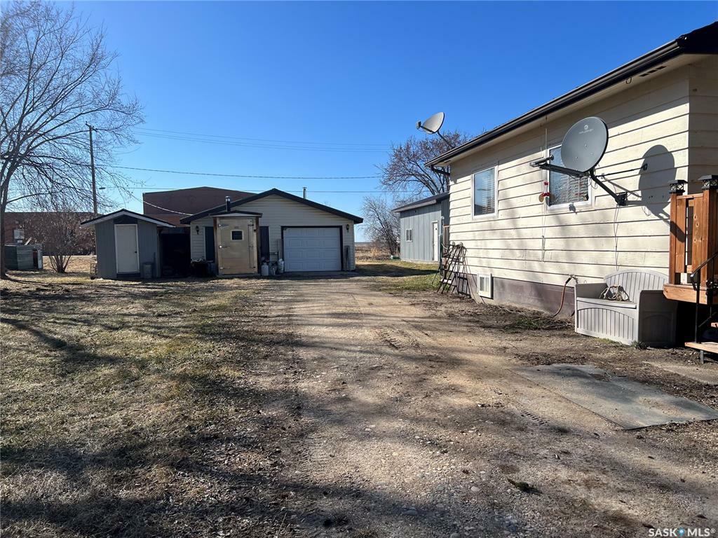 Property Photo: 60 2nd Street N SK S0E 1V0