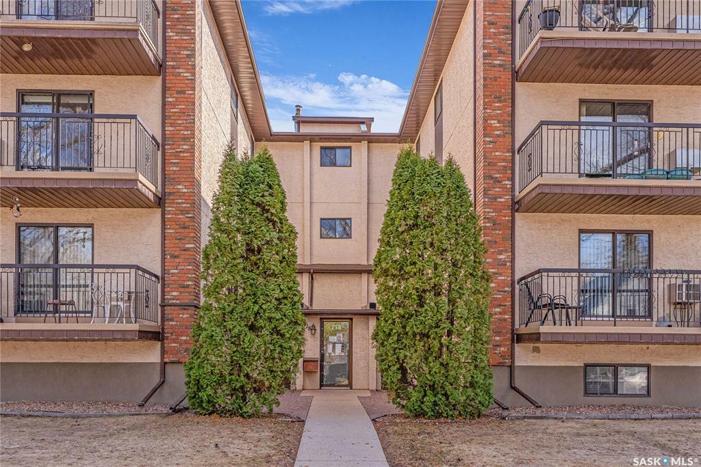 Property Photo: 718 9th Street 205 SK S7H 0M7