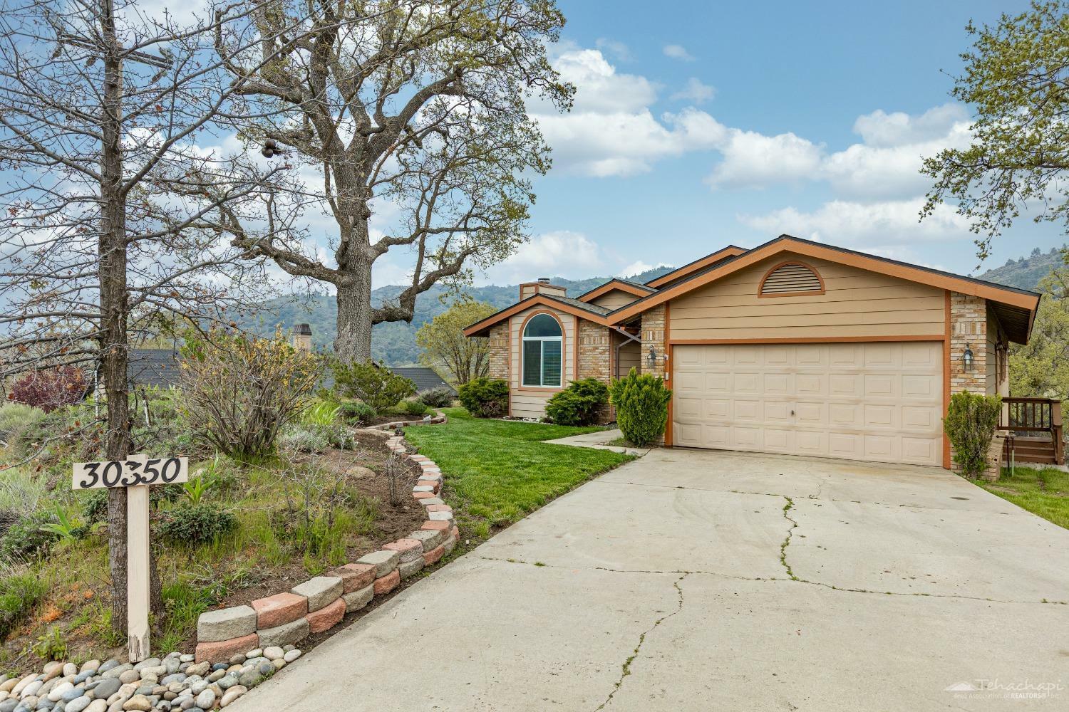 Property Photo: 30350 Fox Ridge Court CA 93561