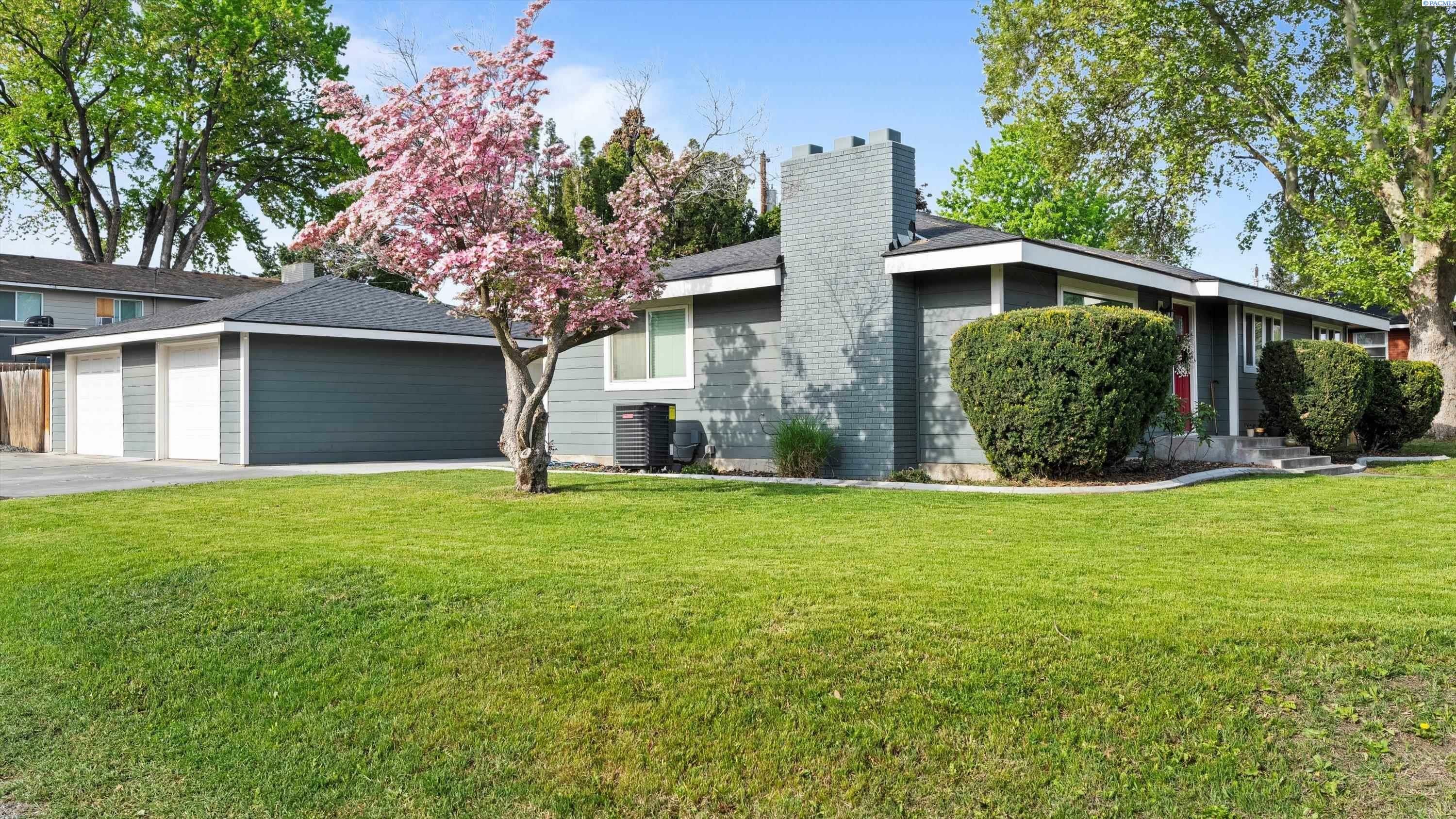Property Photo: 1703 W 11th Ave WA 99337
