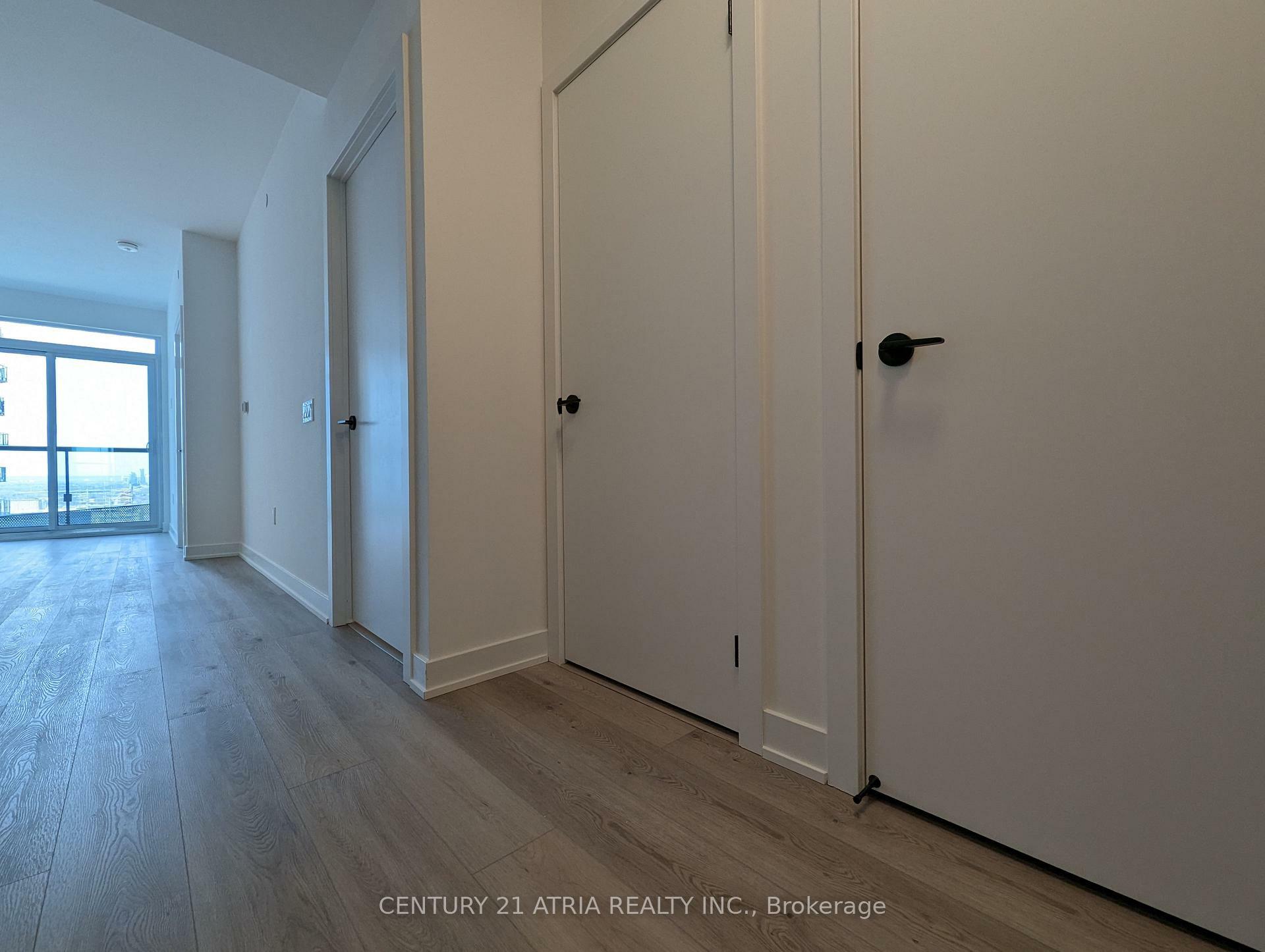 Property Photo: 117 Broadway Avenue 3206 ON M4P 1V3