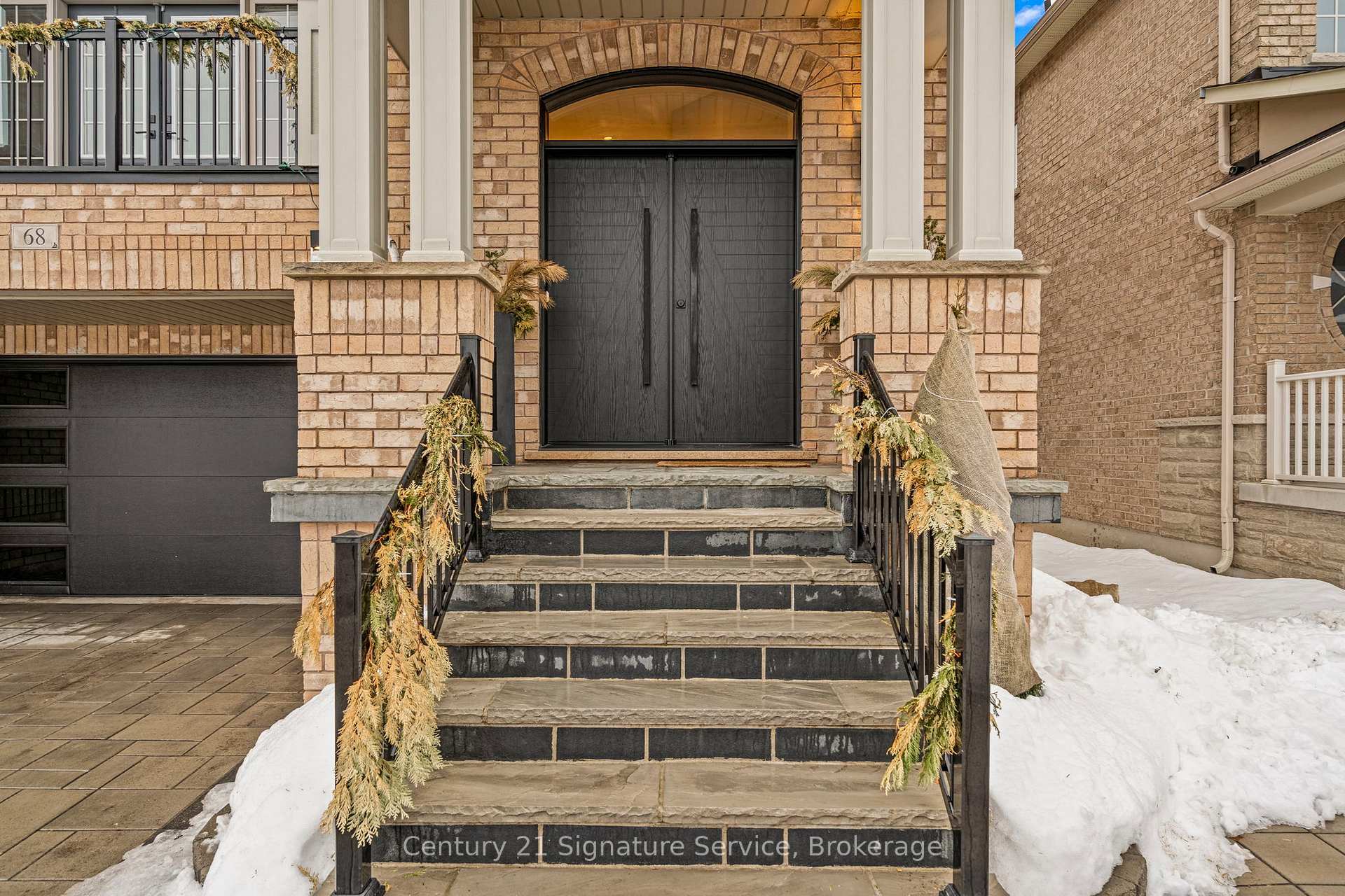 Property Photo: 68 Greendale Avenue ON L4A 0S2